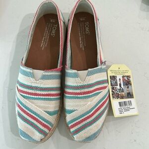 Tom’s size 8 women’s classic
